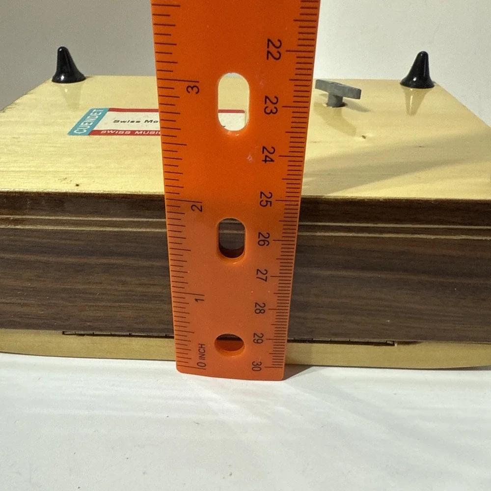 Liechtenstein WoodInlay Floral Music‎ Box 6x2x4 Swiss Mountain Song Cuendet 7207